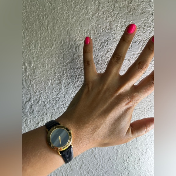 GUCCI vintage 3000.2.L Gucci ladies Watch - Picture 12 of 13